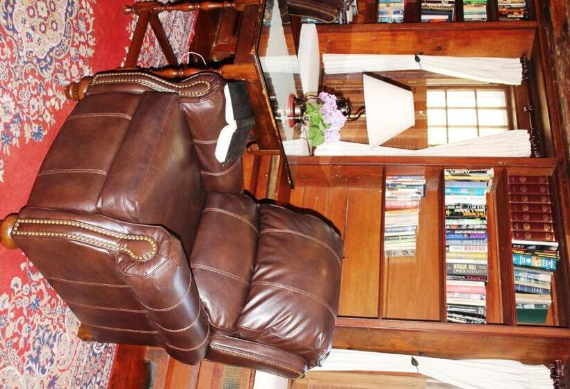 デラックスキャビン, Captain's House Inn