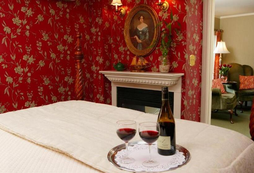 Люкс Повышенной Комфортности, Captain's House Inn
