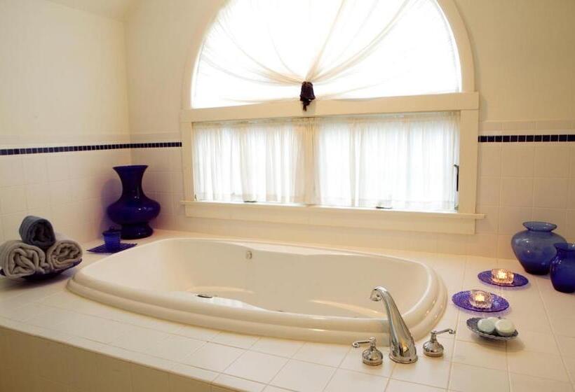 キングサイズベッドのスイートルーム, Captain's House Inn