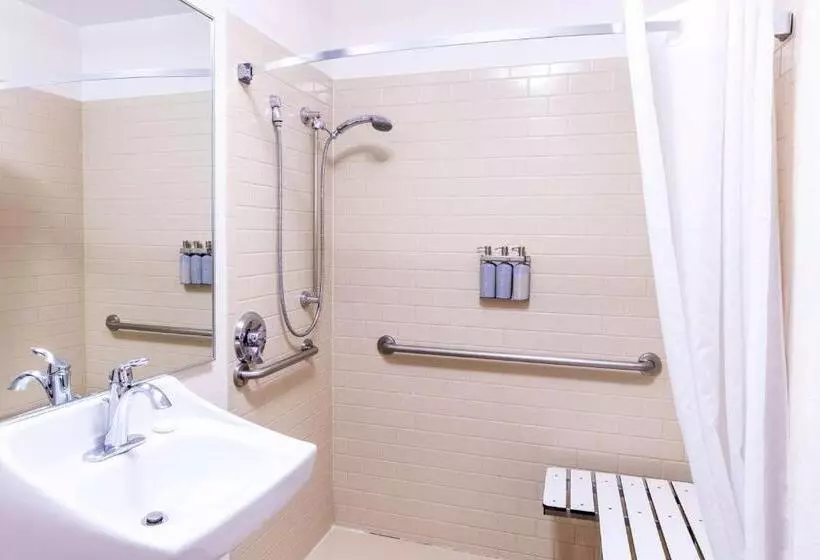 سوئیت برای معلولان, Sonesta Simply Suites Irvine East Foothill