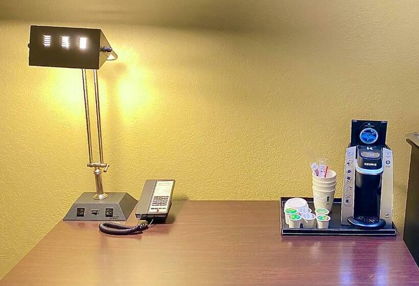 Номер Стандарт Кровать Кинг Адаптированный для Инвалидов, Wyndham Garden Ann Arbor