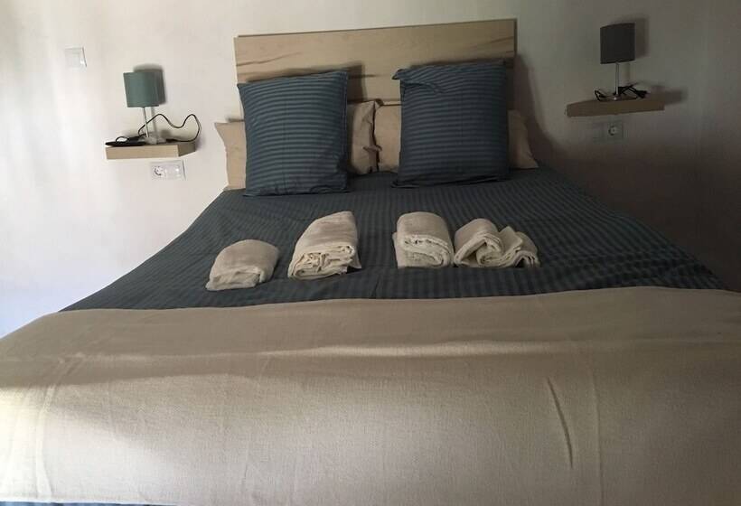 标准三人间, Villa Mélusine