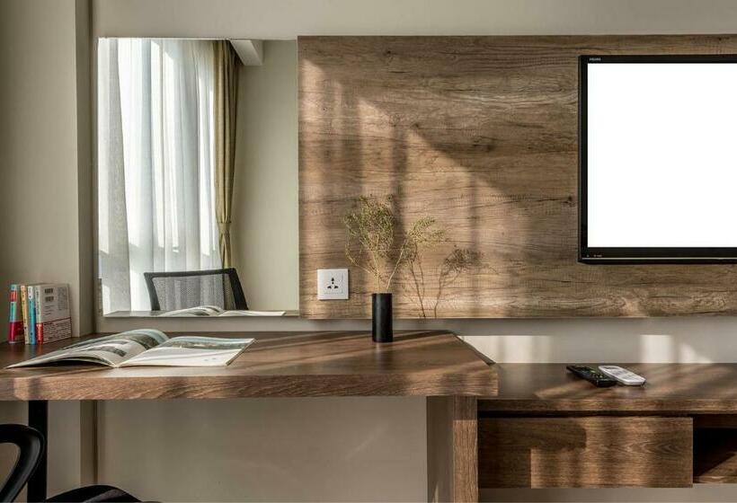 Апартаменты 1 Спальня Вид на Город, Grande Valore Hotel Cikarang