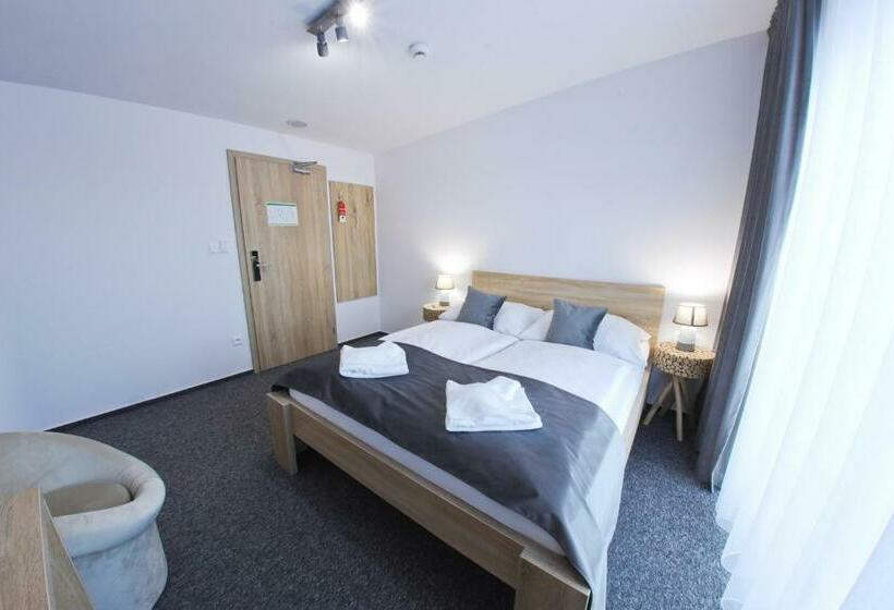 标准间带阳台, Prístav