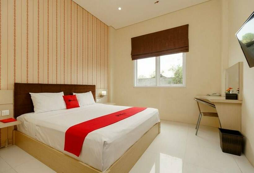 Номер Стандарт, Reddoorz Plus Near Sangkareang Park