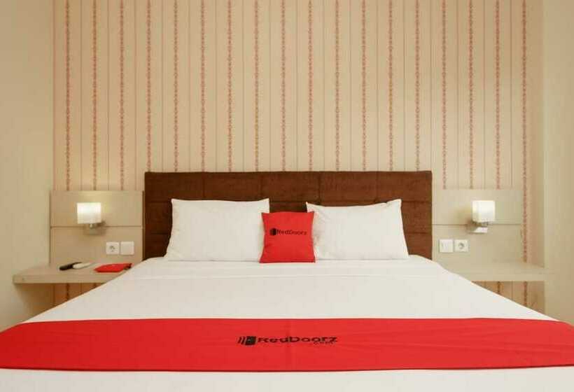 Номер Стандарт, Reddoorz Plus Near Sangkareang Park