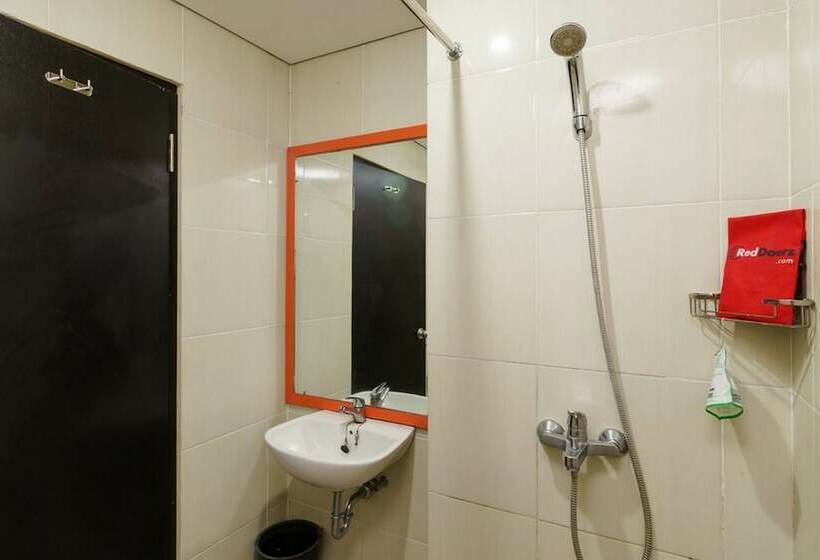 スタンダードルーム, Reddoorz Plus Near Sangkareang Park