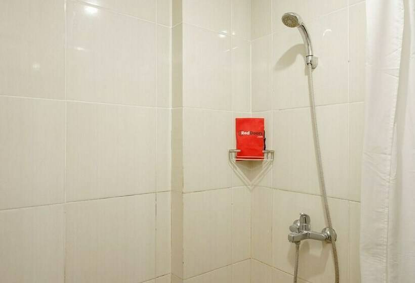 スタンダードルーム, Reddoorz Plus Near Sangkareang Park