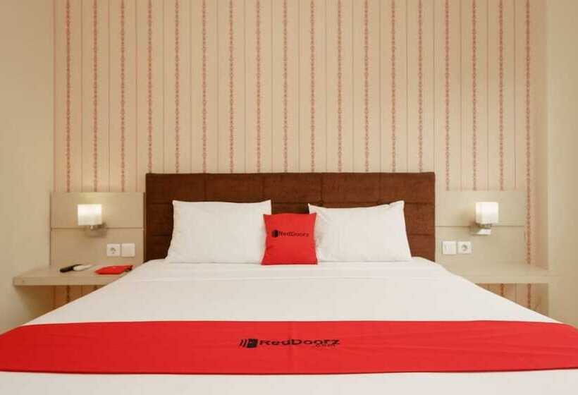 Номер Economy, Reddoorz Plus Near Sangkareang Park