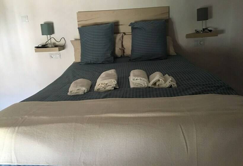 标准三人间, Villa Mélusine