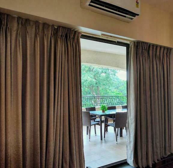 Номер Deluxe с Балконом, The Summer House, Pachmarhi Am Hotel Kollection