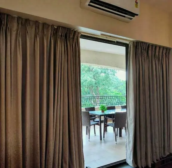 Deluxe-huone Parveke, The Summer House, Pachmarhi   Am Hotel Kollection