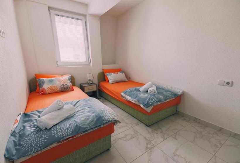 اتاق کلاسیک چهارنفره, Villa Ekaterina