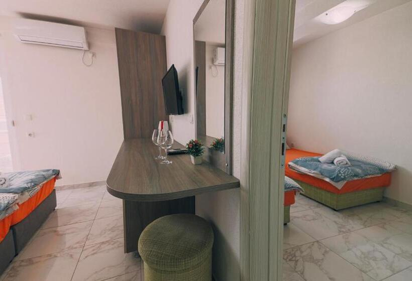 اتاق کلاسیک چهارنفره, Villa Ekaterina