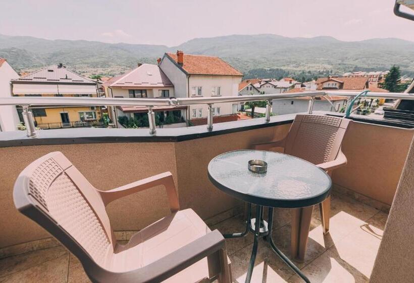 اتاق کلاسیک چهارنفره, Villa Ekaterina