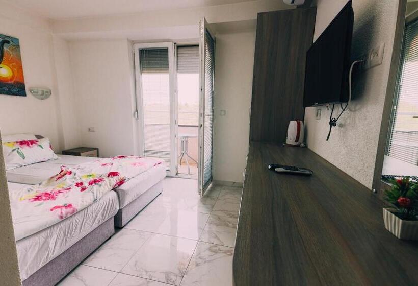 اتاق استاندارد با بالکن, Villa Ekaterina