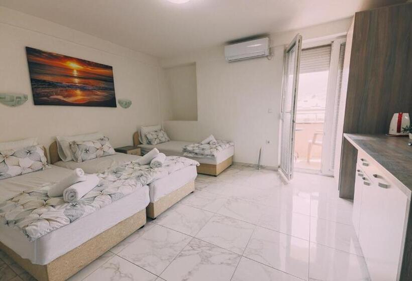 اتاق استاندارد سه نفره, Villa Ekaterina