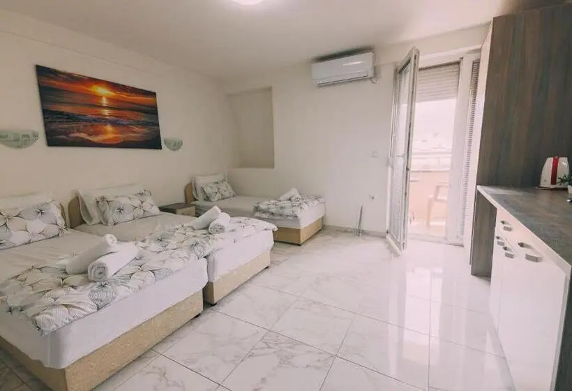 اتاق استاندارد سه نفره, Villa Ekaterina