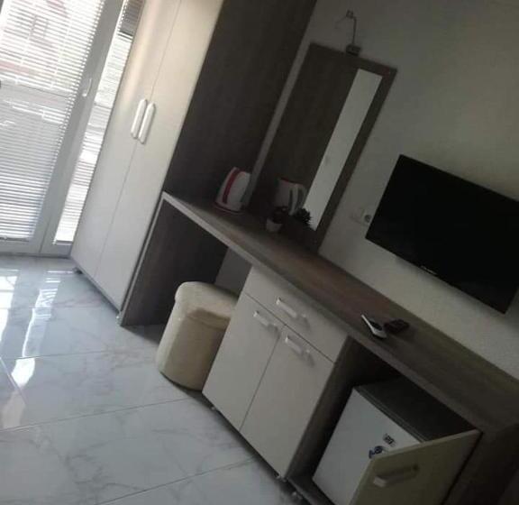 اتاق استاندارد سه نفره, Villa Ekaterina