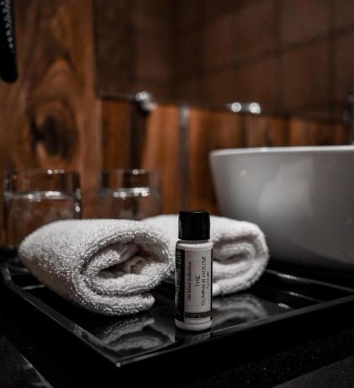 اتاق لوکس, The Summer House, Pachmarhi   Am Hotel Kollection