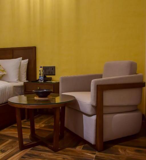 اتاق لوکس با بالکن, The Summer House, Pachmarhi   Am Hotel Kollection