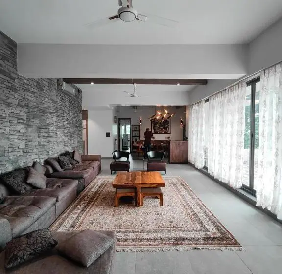 Presidenttisviitti, The Summer House, Pachmarhi   Am Hotel Kollection