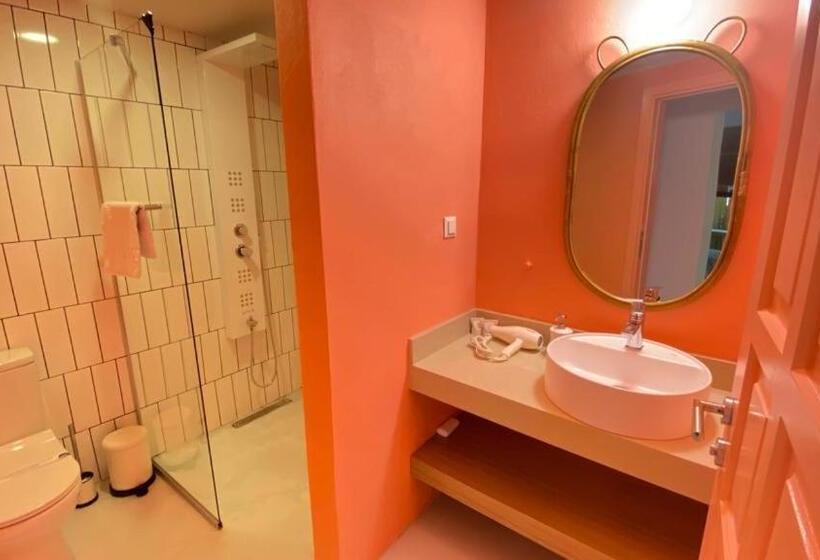 جناح, Bono Hotel Old Town