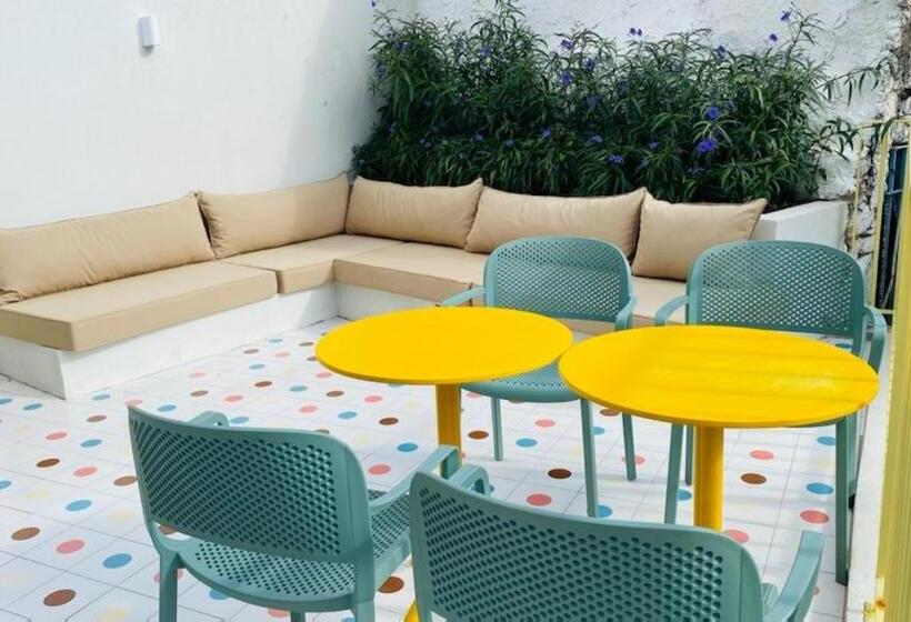 غرفة قياسية ثلاثية مزودة بتراس, Bono Hotel Old Town