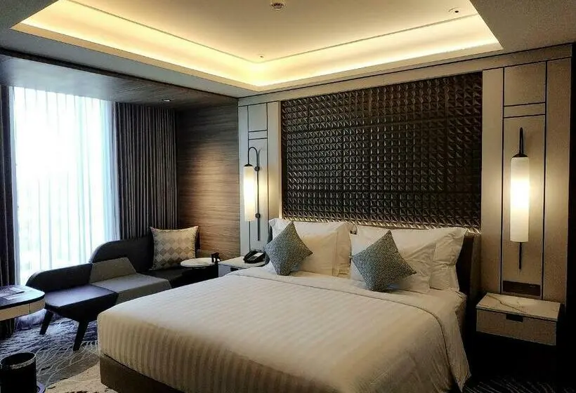 キングサイズベッドのエクゼクティブルーム, Movenpick Surabaya City