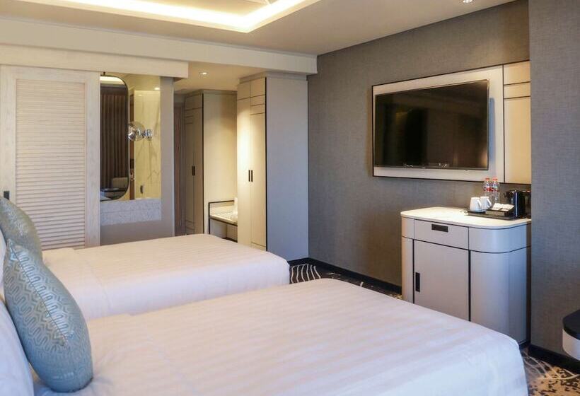 琮城市景观的豪华间, Movenpick Surabaya City