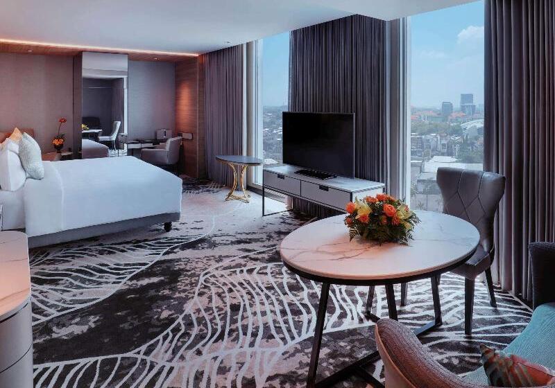 Deluxe Suite King Bed, Movenpick Surabaya City