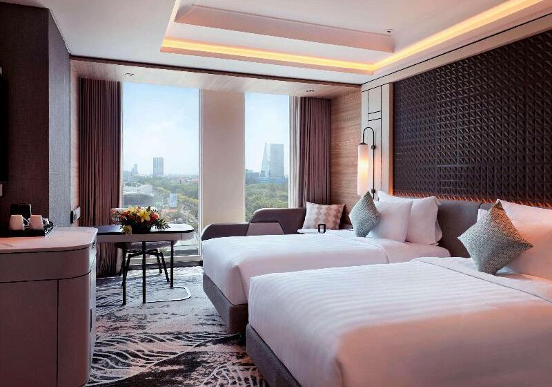 琮城市景观的豪华间, Movenpick Surabaya City