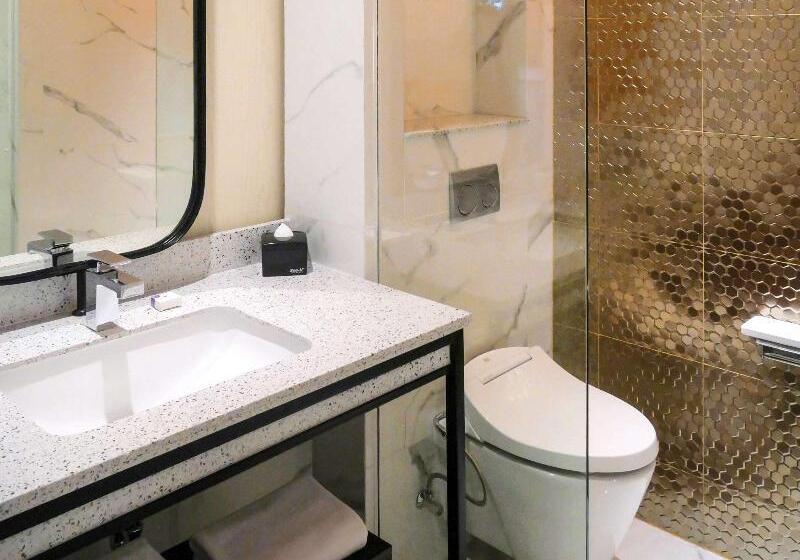 琮城市景观的豪华间, Movenpick Surabaya City