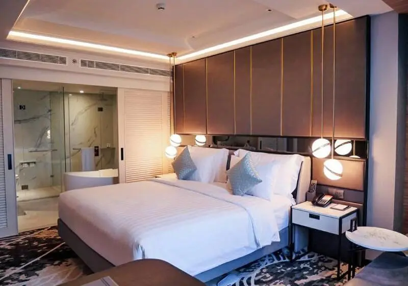 キングサイズベッドのエクゼクティブ, Movenpick Surabaya City