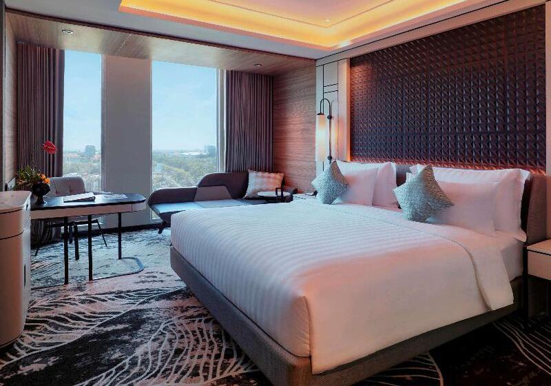 琮城市景观的豪华间, Movenpick Surabaya City