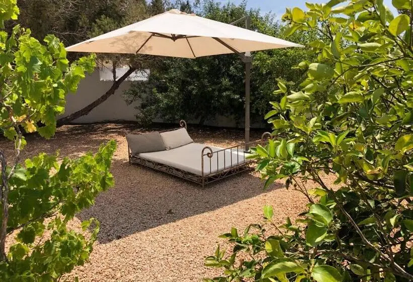 سوییت, La Hacienda