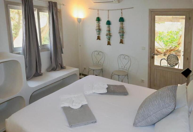 سوییت, La Hacienda