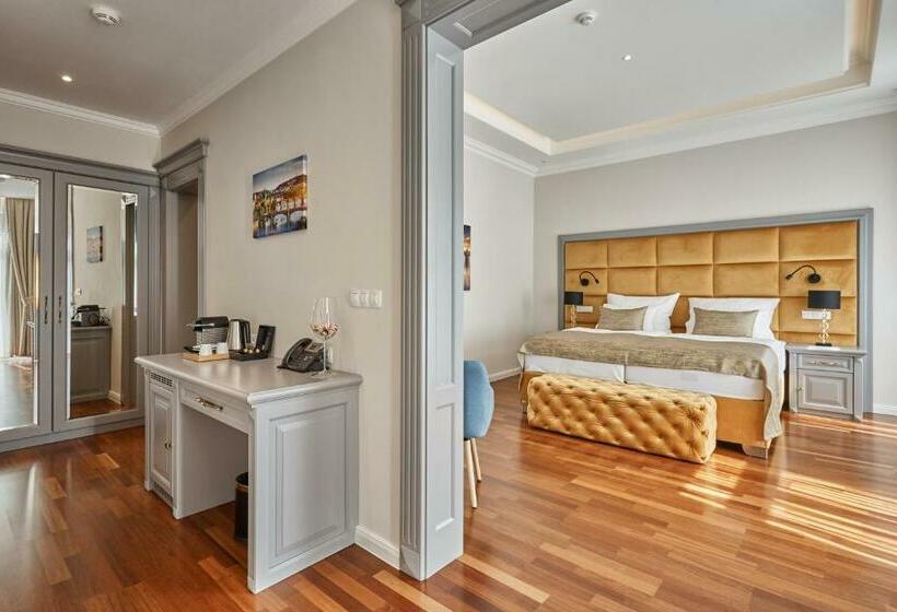 디럭스 룸 도시 전망, Golden Key Boutique