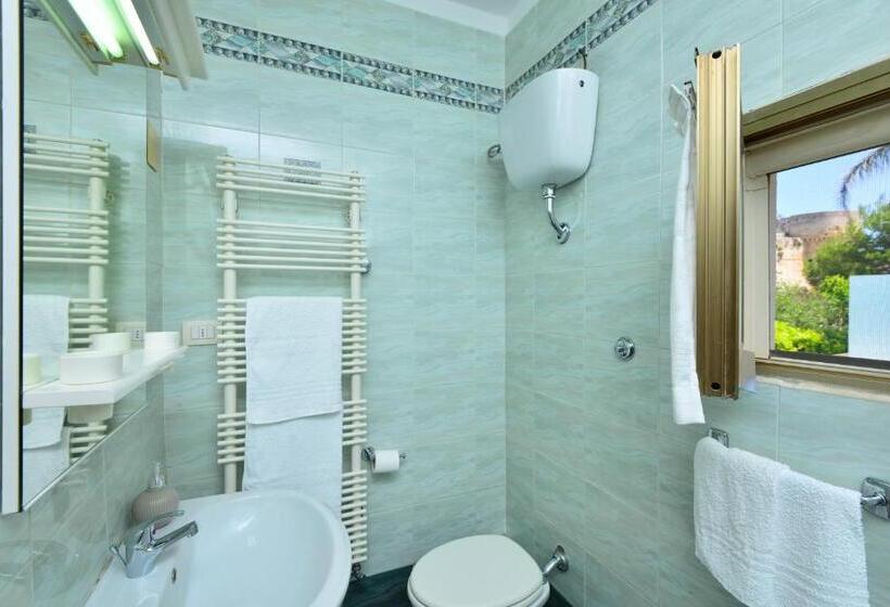 חדר סטנדרט לשלושה עם טרסה, Balcone Su Otranto