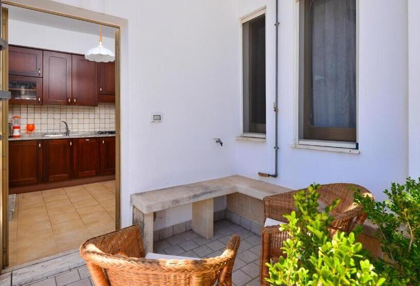 חדר סטנדרט לשלושה עם טרסה, Balcone Su Otranto