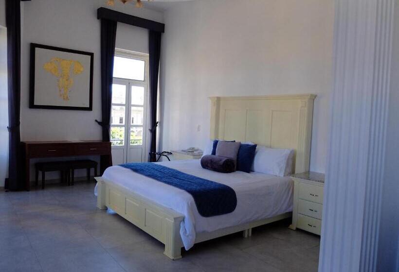 جناح مزوَّد بشرفة, Estancia Real