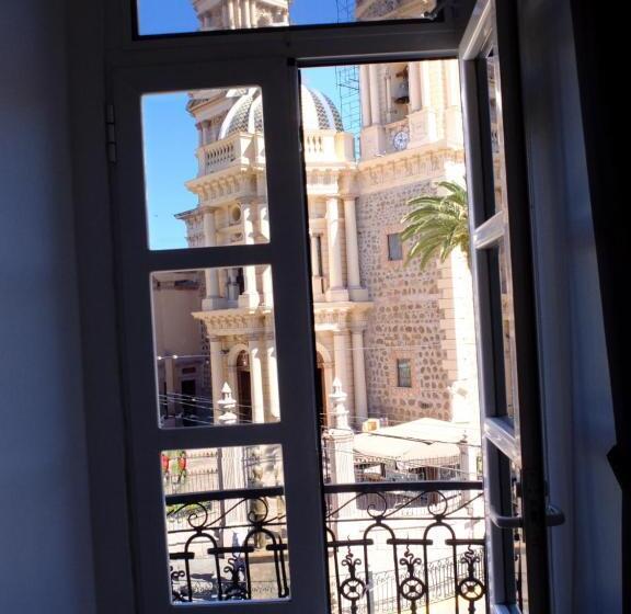 جناح مزوَّد بشرفة, Estancia Real