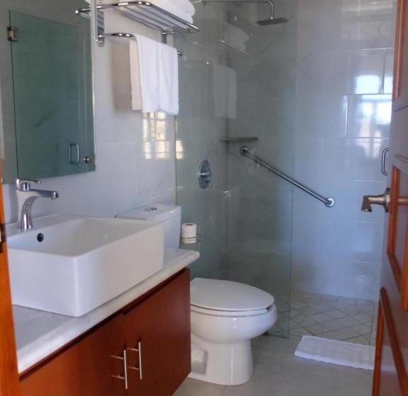 جناح جونيور مزوَّد بتراس, Estancia Real