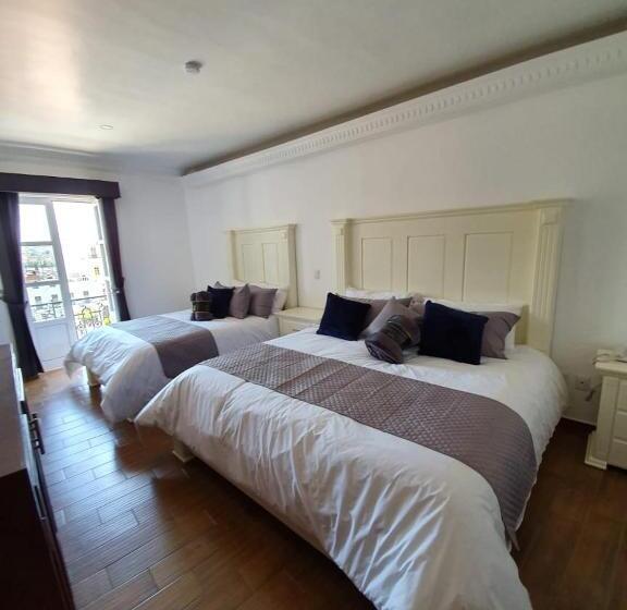 جناح جونيور مزوَّد بشرفة, Estancia Real