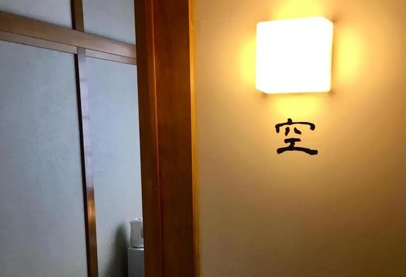 スタンダードルーム, Django Hostel & Lounge