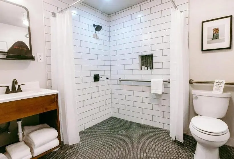 身障者適用キングサイズベッドルーム, Stonewall Motor Lodge