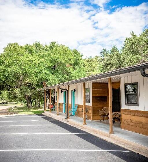 适合残疾人士使用的带超级大床的标准间, Stonewall Motor Lodge