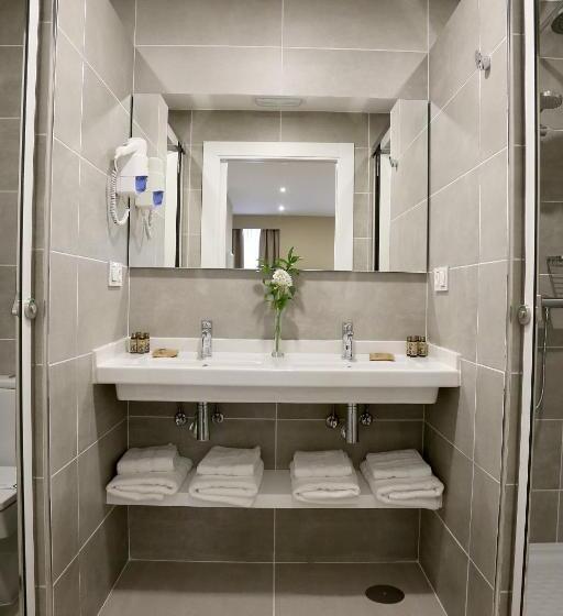 غرفة عائلية, Vía Xix