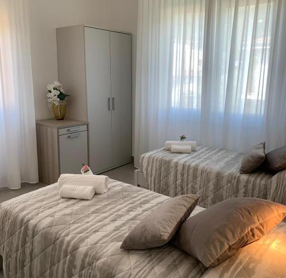 اتاق خانوادگی, Lorena