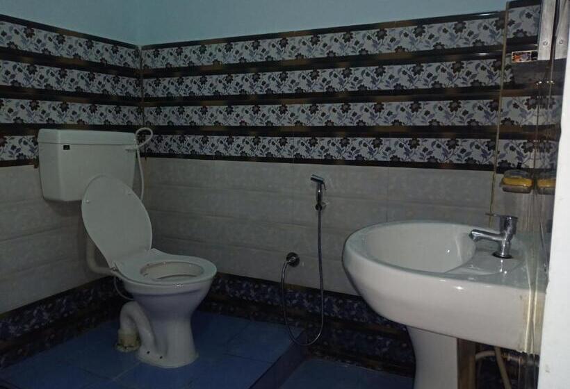 コンフォートトリプルルーム, Vindhyvasini Guest House